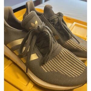 adidas Lite Men’s Low Top Athletic Sneaker Gray Gold Mesh Lace-Up D25998 2017